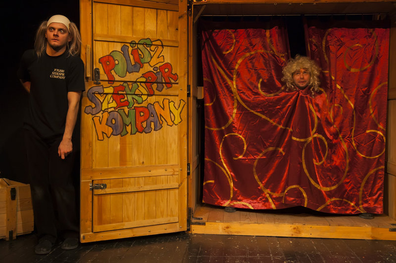 Elbląg, scena ze spektaklu (na zdj. Leszek Andrzej Czerwiński i Marcin Tomasik -