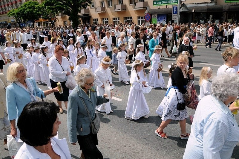 Elbląg, W czwartek ulicami miasta przejdą procesje wiernych. Będą utrudnienia w ruchu