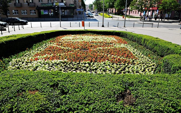 Elbląg, Herb Elbląga złożony z kwiatów ozdabia miasto przez cały sezon