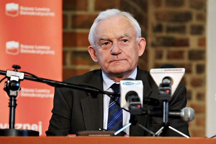 Elbląg, Miller przekonuje do Nowaka