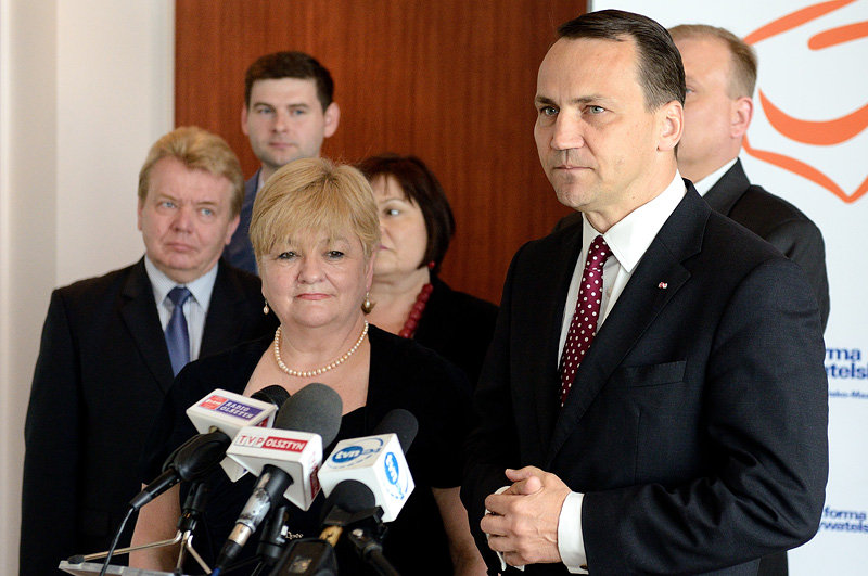Elbląg, Wyciągamy wnioski także z naszych błędów i tym razem prezentujemy bardzo dobrą kandydaturę – tak minister Radosław Sikorski wyraził poparcie dla Elżbiety Gelert, która walczy o fotel prezydenta Elblaga Elbląg, Wyciągamy wnioski także z naszych błędów i tym razem prezentujemy bardzo dobrą kandydaturę – tak minister Radosław Sikorski wyraził poparcie dla Elżbiety Gelert, która walczy o fotel prezydenta Elblaga
