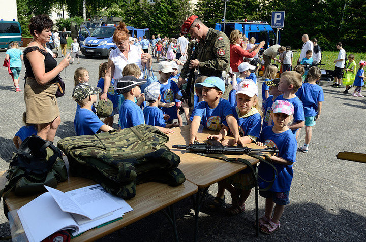 Elbląg, Z wizytą do żandarmów wpadły dziś m.in. przedszkolaki z "czwórki" Elbląg, Z wizytą do żandarmów wpadły dziś m.in. przedszkolaki z "czwórki"
