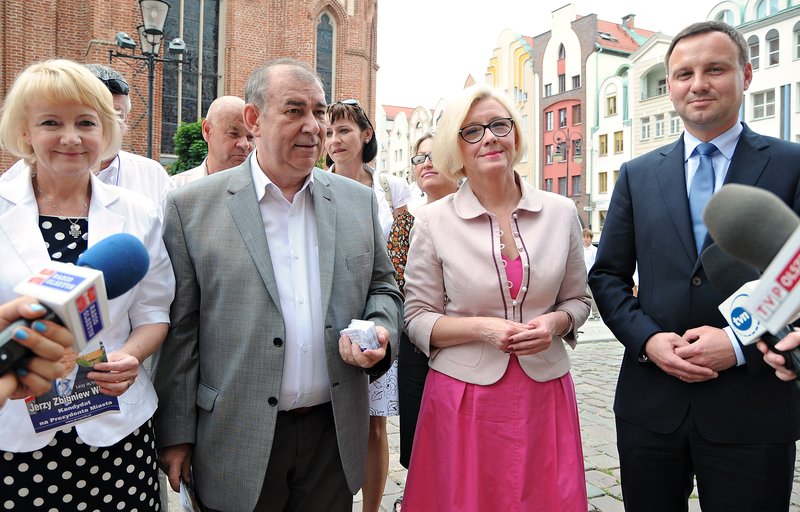 Elbląg, Od lewej: Jolanta Szczypińska, Jerzy Wilk, Marzena Machałek oraz Andrzej Duda Elbląg, Od lewej: Jolanta Szczypińska, Jerzy Wilk, Marzena Machałek oraz Andrzej Duda