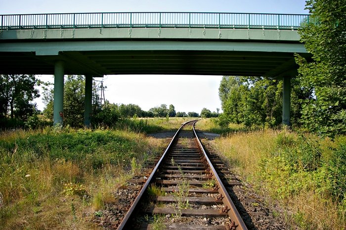 Elbląg, Wiadukt nad linią kolejową w ciągu ul. Nowodworskiej wymaga remontu Elbląg, Wiadukt nad linią kolejową w ciągu ul. Nowodworskiej wymaga remontu