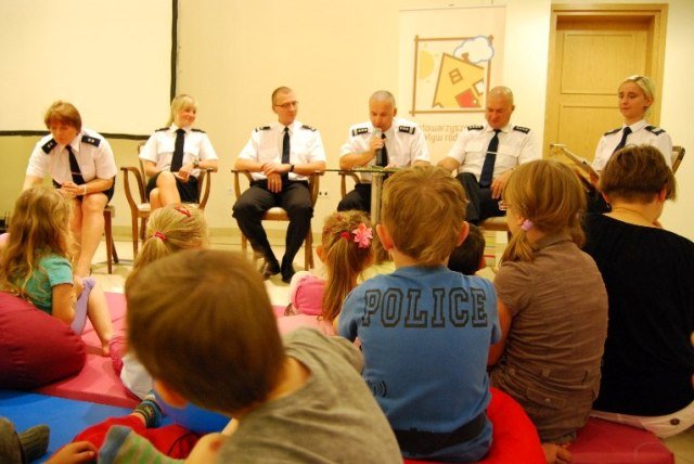 Elbląg, Po raz kolejny policjanci będą czytali dzieciomm Elbląg, Po raz kolejny policjanci będą czytali dzieciomm
