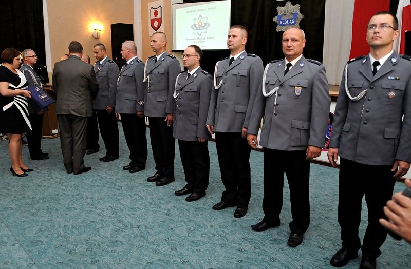 Elbląg, Święto Policji to okazja do awansów, odznaczeń, wyróżnień