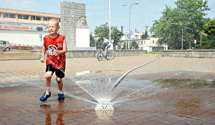 Elbląg, Podobnie, jak w roku ubiegłym, kurtyna wodna zostanie uruchomiona na Pl. Kazimierza Jagiellończyka Elbląg, Podobnie, jak w roku ubiegłym, kurtyna wodna zostanie uruchomiona na Pl. Kazimierza Jagiellończyka
