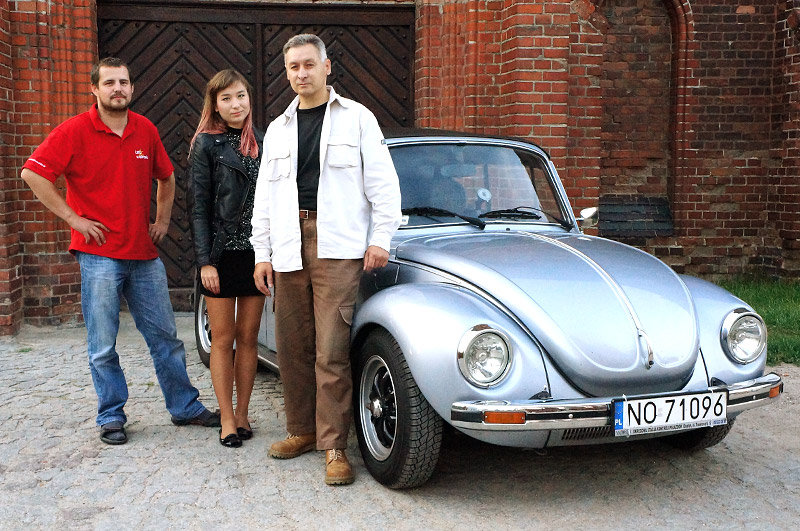 Elbląg, "Łączona" ekipa garbusa - od lewej: Leszek, Martyna,Tomek Elbląg, "Łączona" ekipa garbusa - od lewej: Leszek, Martyna,Tomek