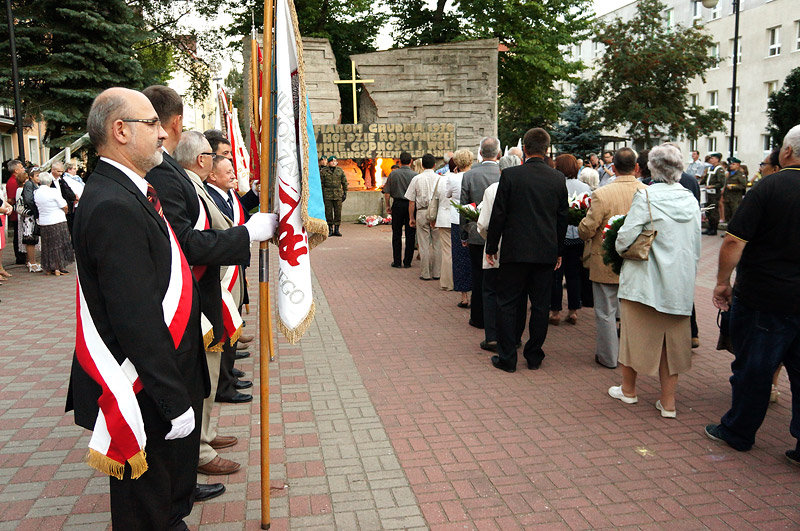 Elbląg, Obchody rocznicowe odbyły się w czwartkowy wieczór przed Pomnikiem Ofiar Grudnia &#039;70