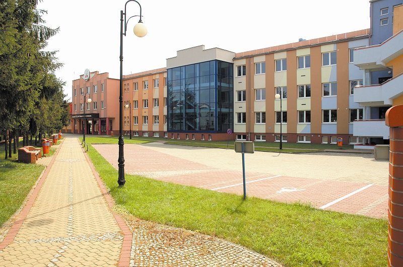Elbląg, Zespołu Szkół Akademickich mieści się przy ul. Lotniczej 2 (Budynek EUH-E) Elbląg, Zespołu Szkół Akademickich mieści się przy ul. Lotniczej 2 (Budynek EUH-E)