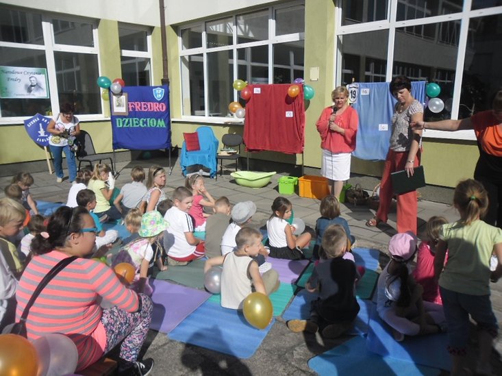 Elbląg, Fredrowskie „trzy po trzy” w elbląskiej „19”
