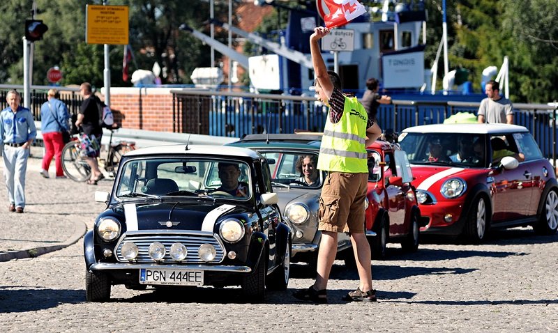 Elbląg, O godz. 13 mini auta wystartowały na trasę, której meta będzie w Skowronkach