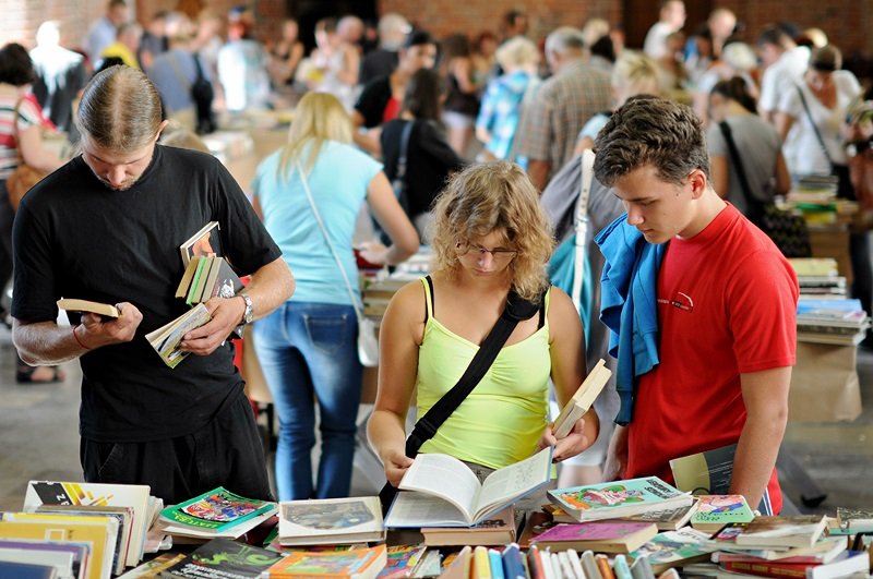 Elbląg, Od godz. 11 w bibliotece przy ul. Św. Ducha tłumy - przez półtorej godziny  sprzedano ok. 600 tytułów