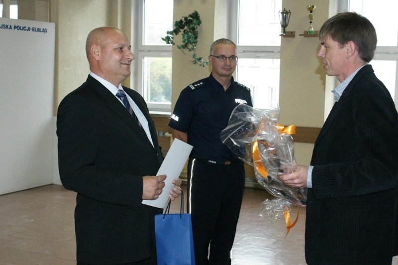 Elbląg, mł. asp. Dariusz Nike uroczyście żegnają koledzy Elbląg, mł. asp. Dariusz Nike uroczyście żegnają koledzy