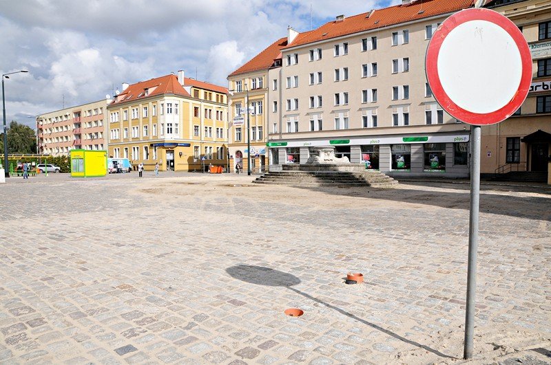 Elbląg, Jak korzystnie zagospodarować Plac Słowiański, na który nie mają już wstępu samochody? Elbląg, Jak korzystnie zagospodarować Plac Słowiański, na który nie mają już wstępu samochody?