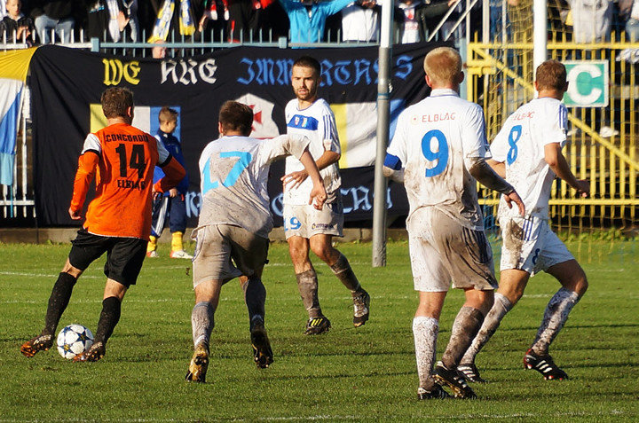 Elbląg, Rozgrywane w arcytrudnych warunkach derby Elbląga zakończyły się remisem