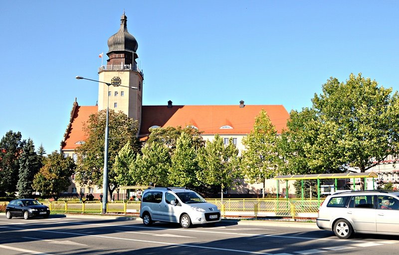 Elbląg, Zjawia się i znika konkurs na urzędnika