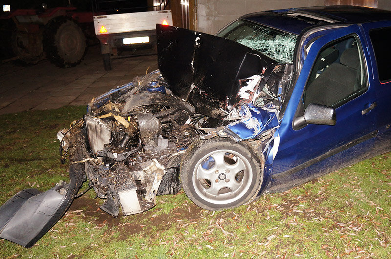 Elbląg, Janowo: zderzenie volkswagena z kombajnem Elbląg, Janowo: zderzenie volkswagena z kombajnem