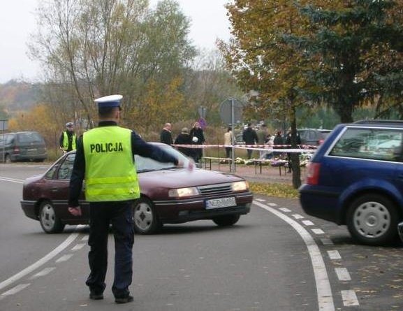 Elbląg, Organizacja ruchu w okresie Wszystkich Świętych