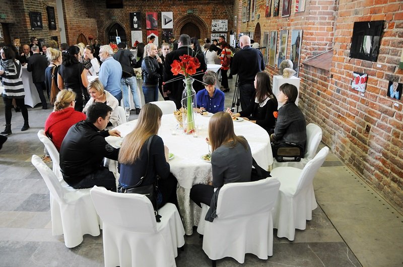 Elbląg, Wernisaż prac uczniów Liceum Plastycznego odbył się w Bibliotece Elbląskiej Elbląg, Wernisaż prac uczniów Liceum Plastycznego odbył się w Bibliotece Elbląskiej