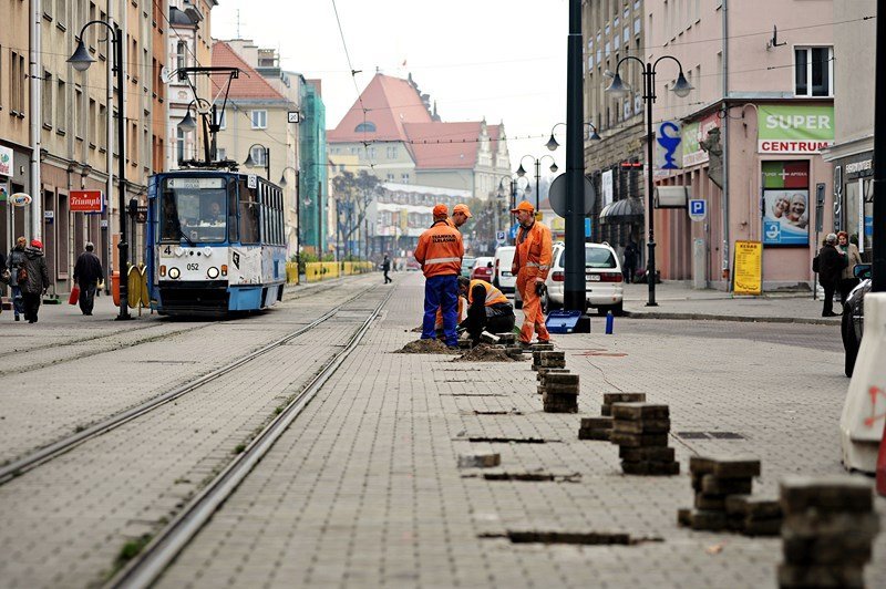 Elbląg, Wracają barierki