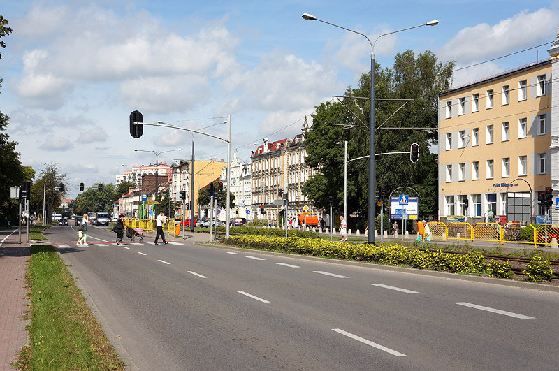 Elbląg, Aleja Grunwaldzka, jedna z najruchliwszych i najgłośniejszych ulic w mieście (archiwum portElu, Elbląg, Aleja Grunwaldzka, jedna z najruchliwszych i najgłośniejszych ulic w mieście (archiwum portElu,