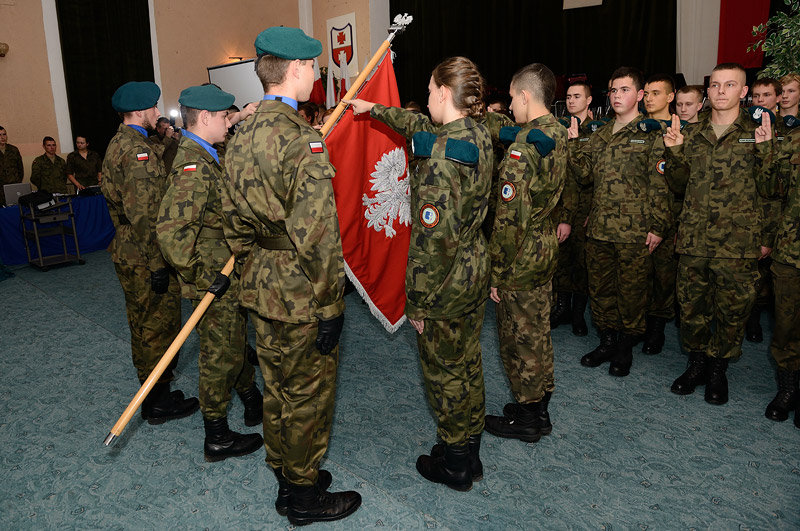 Elbląg, Pierwszoklasiści w mundurach złożyli dziś ślubowanie Elbląg, Pierwszoklasiści w mundurach złożyli dziś ślubowanie