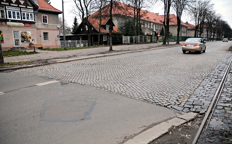 Elbląg, Bruk na Królewieckiej jeszcze poleży