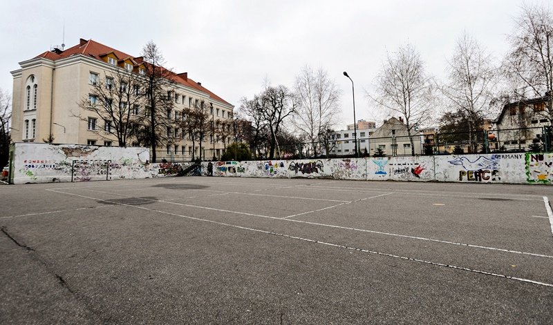 Elbląg, Na razie licealiści korzystają właśnie z takiego boiska, ale ma się to zmienić w przyszłym roku