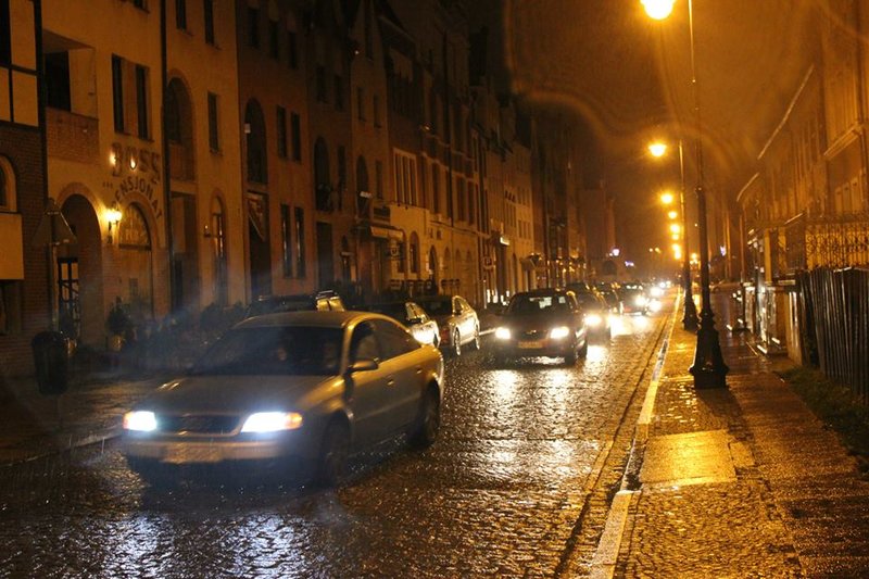 Elbląg, Jadą powoli, bez pośpiechu, bo też nie o to w tym chodzi Elbląg, Jadą powoli, bez pośpiechu, bo też nie o to w tym chodzi