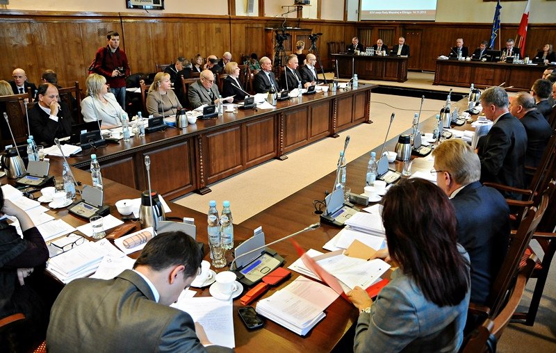 Elbląg, Listopadowa sesja RM, w głębi klub radnych PiS (fot AD). Elbląg, Listopadowa sesja RM, w głębi klub radnych PiS (fot AD).