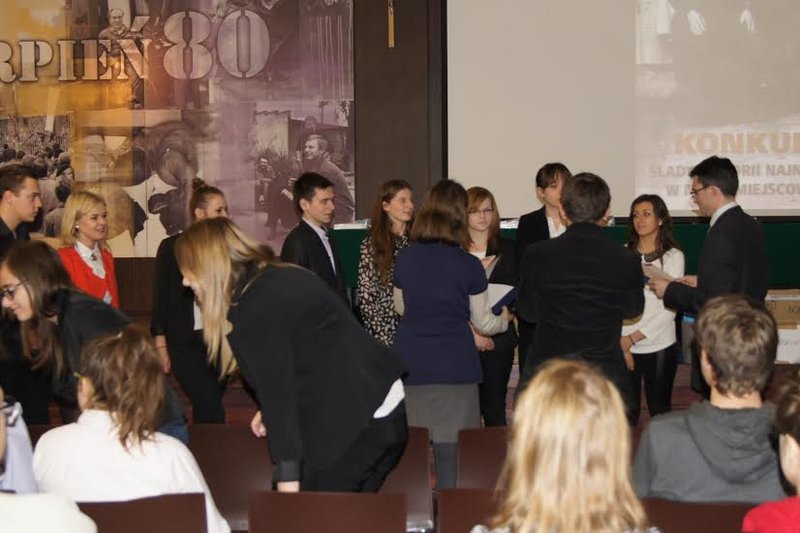 Elbląg, Nagroda historyków dla III LO Elbląg, Nagroda historyków dla III LO