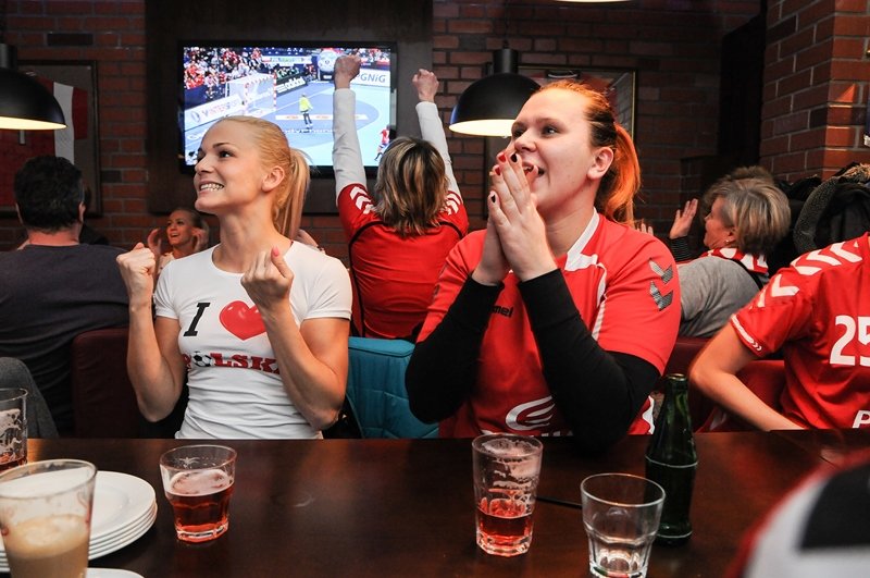 Elbląg, Kasia Cekała i Hania Sądej cieszą się z bramki zdobytej przez naszą reprezentcję Elbląg, Kasia Cekała i Hania Sądej cieszą się z bramki zdobytej przez naszą reprezentcję