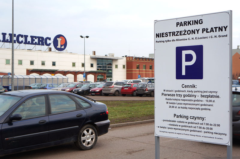 Elbląg, Takie tablice znajdują się przy każdym wjeździe do supermarketu E.Leclerc Elbląg, Takie tablice znajdują się przy każdym wjeździe do supermarketu E.Leclerc