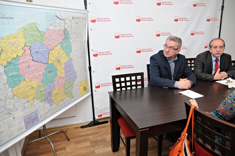 Elbląg, Janusz Nowak (z lewej) będzie kandydatem SLD na prezydenta Elbląga - twierdzi Władysław Mańkut (z prawej) Elbląg, Janusz Nowak (z lewej) będzie kandydatem SLD na prezydenta Elbląga - twierdzi Władysław Mańkut (z prawej)