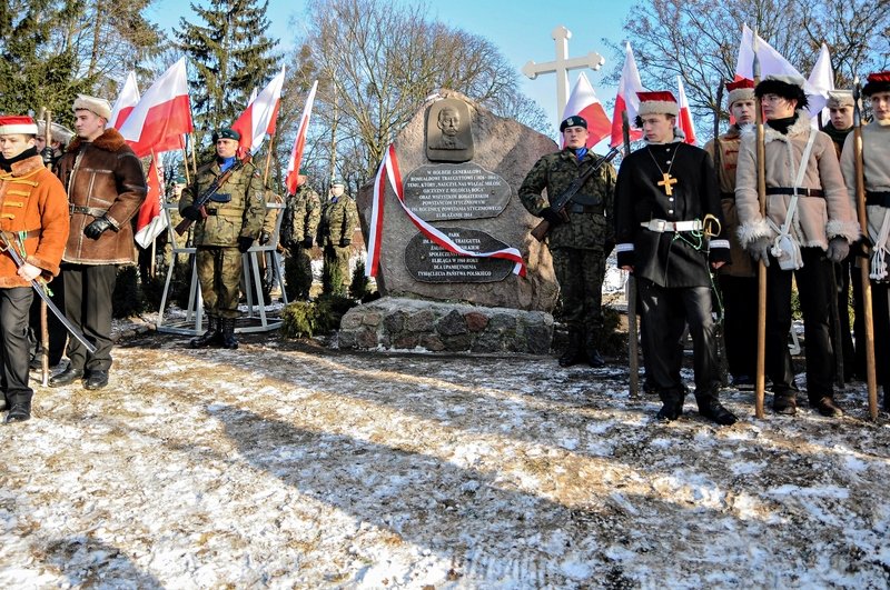 Elbląg, W parku Traugutta odsłonięta została tablica upamiętniająca powstańców styczniowych