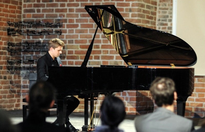 Elbląg, Dla szkoły muzycznej zagrał białoruski pianista polskiego pochodzenia Kirył Keduk Elbląg, Dla szkoły muzycznej zagrał białoruski pianista polskiego pochodzenia Kirył Keduk