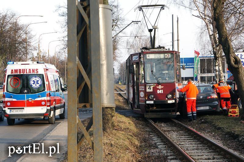 Elbląg, Grunwaldzka: zderzenie tramwaju z osobówką