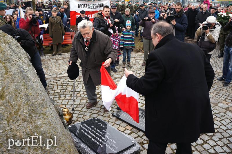 Elbląg, Tablicę pamiątkową odsłonili Jerzy Julian Szewczyński i prezydent Elbląga Jerzy Wilk