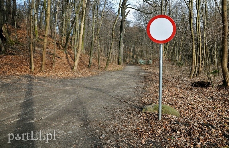 Elbląg, Pod znakiem "zakaz ruchu w obu kierunkach" zostanie umieszczona odpowiednia tabliczka Elbląg, Pod znakiem "zakaz ruchu w obu kierunkach" zostanie umieszczona odpowiednia tabliczka
