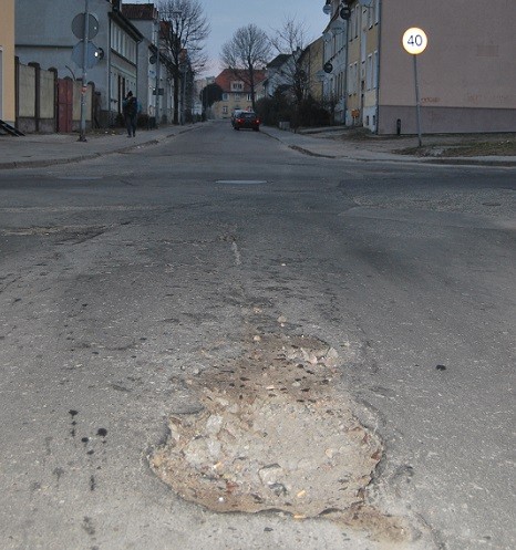 Elbląg, Czy ruszają jeszcze kogoś dziury? Elbląg, Czy ruszają jeszcze kogoś dziury?