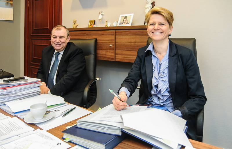 Elbląg, Dzisiejszy prezydent Elbląga Aneta Magdziak-Gęsicka i "ustępujący" włodarz miasta Jerzy Wilk Elbląg, Dzisiejszy prezydent Elbląga Aneta Magdziak-Gęsicka i "ustępujący" włodarz miasta Jerzy Wilk