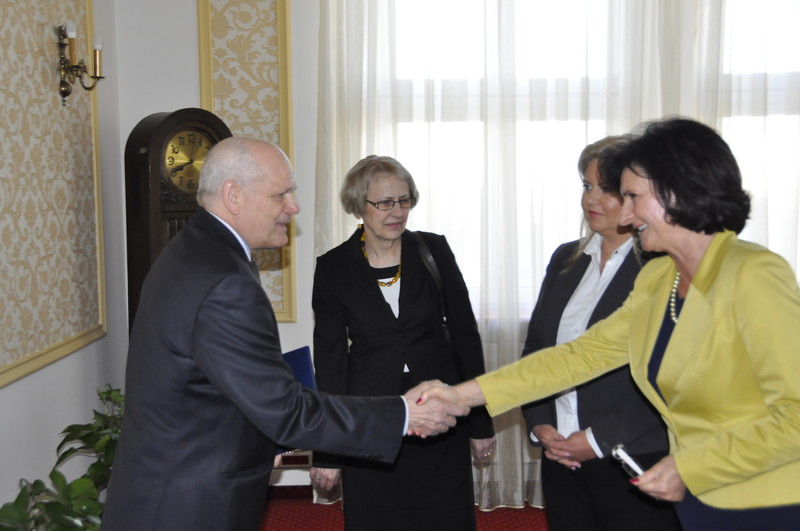Elbląg, Powołanie na stanowisko Wojewódzkiego Inspektora Ochrony Srodowiska Bogdanowi Mienie wręczyła dziś wicewojewoda warmińsko-mazurski Grażyna Kluge. Elbląg, Powołanie na stanowisko Wojewódzkiego Inspektora Ochrony Srodowiska Bogdanowi Mienie wręczyła dziś wicewojewoda warmińsko-mazurski Grażyna Kluge.
