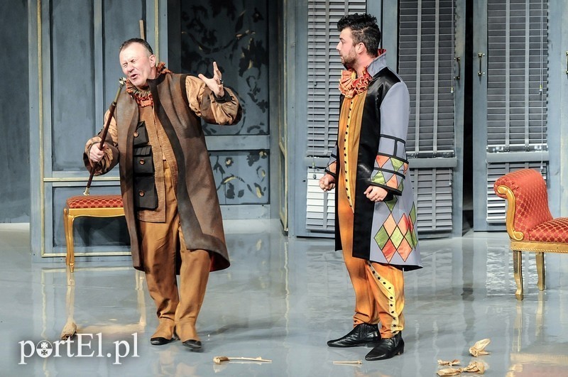 Elbląg, Harpagon (Krzysztof Kolba) i Kleant (debiutujący na elbląskiej scenie Piotr Szejn) Elbląg, Harpagon (Krzysztof Kolba) i Kleant (debiutujący na elbląskiej scenie Piotr Szejn)