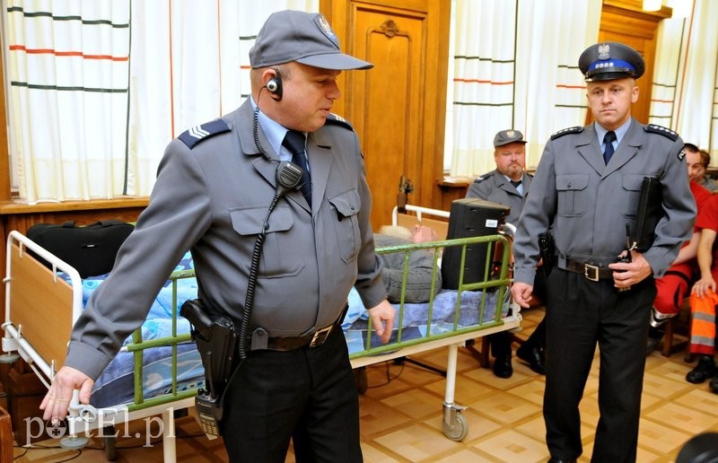 Elbląg, Jan R. ps. "Kulawy" - tu podczas procesu w Elblągu. Od 2010 r. odbywa karę  6 lat więzienia za rozbój, groźby karalne i znieważenie policjanta