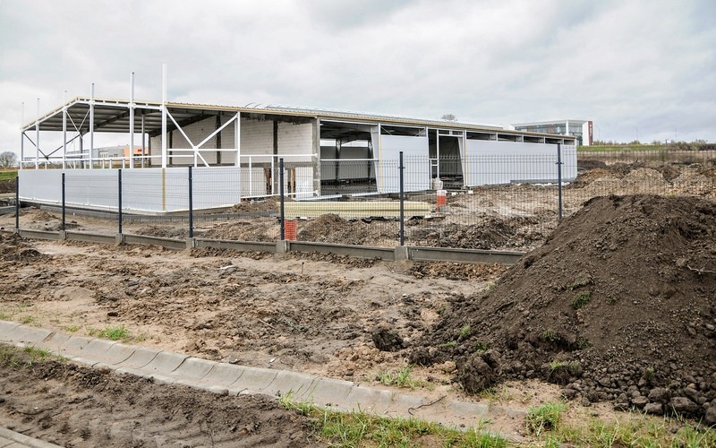 Elbląg, Jedna z hal już jest prawie gotowa. Budowa zakończy się w lipcu