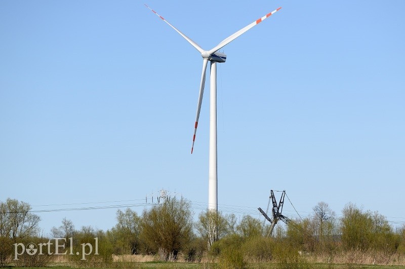 Elbląg, Wiatrak w Janowie już stoi, wkrótce zacznie produkować energię elektryczną Elbląg, Wiatrak w Janowie już stoi, wkrótce zacznie produkować energię elektryczną