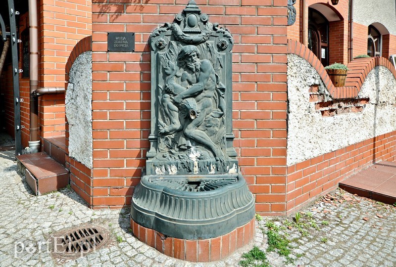 Elbląg, Fontanna od lat nie działa. A szkoda, bo w czasie upałów mogłaby pomóc turystom i mieszkańcom