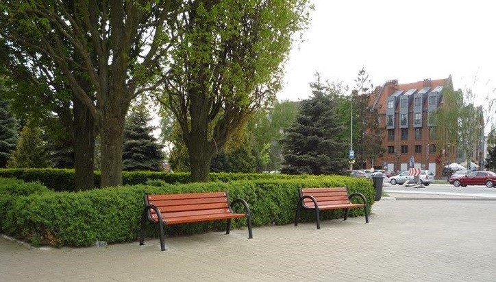 Elbląg, Na Placu Słowiańskim stoją już ławeczki Elbląg, Na Placu Słowiańskim stoją już ławeczki