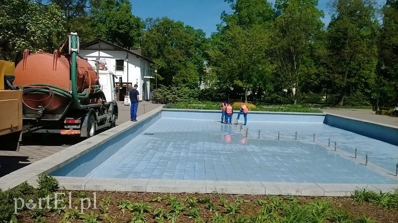 Elbląg, Wymieniają wodę w fontannie Elbląg, Wymieniają wodę w fontannie